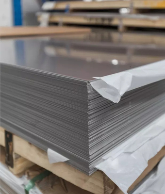 Le type 304 feuille d'acier inoxydable plaquent 0.8mm le PVC qu'épais a couvert la taille du BA 2B 4x8 de miroir