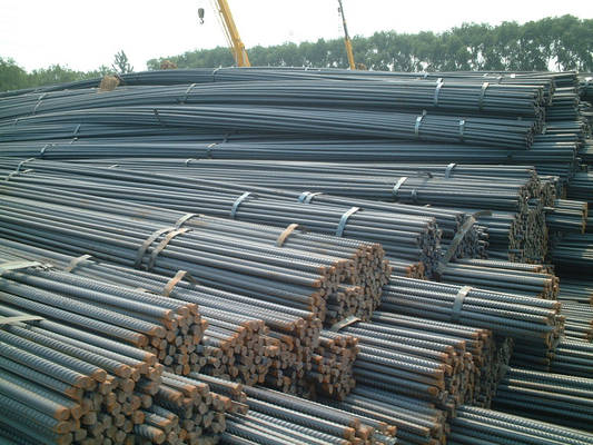 La barre d'acier HRB335 laminée à chaud a déformé la barre d'acier pour la construction de bâtiments